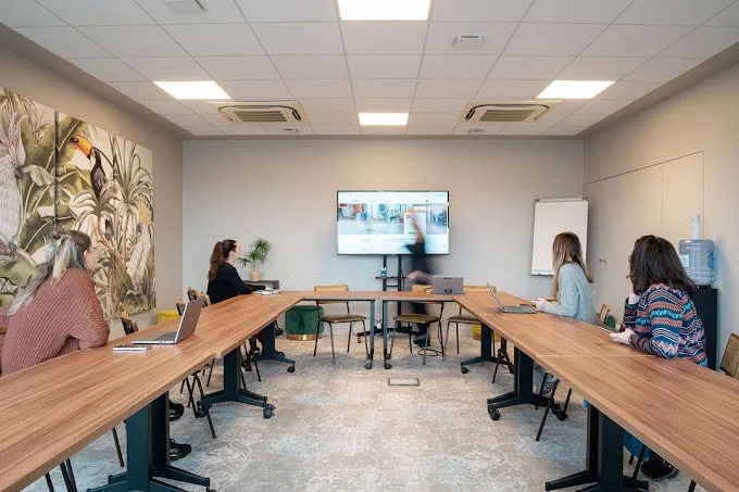 Salle de réunion à Paris pour les formations IA dispensées par Blue AcademIA