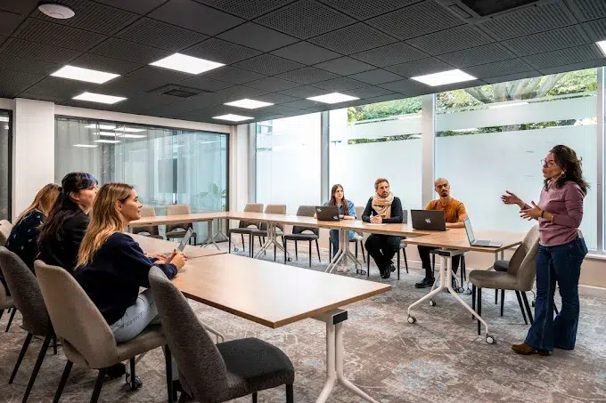 Photo d'une salle de formation BlueAcademIA à Lille